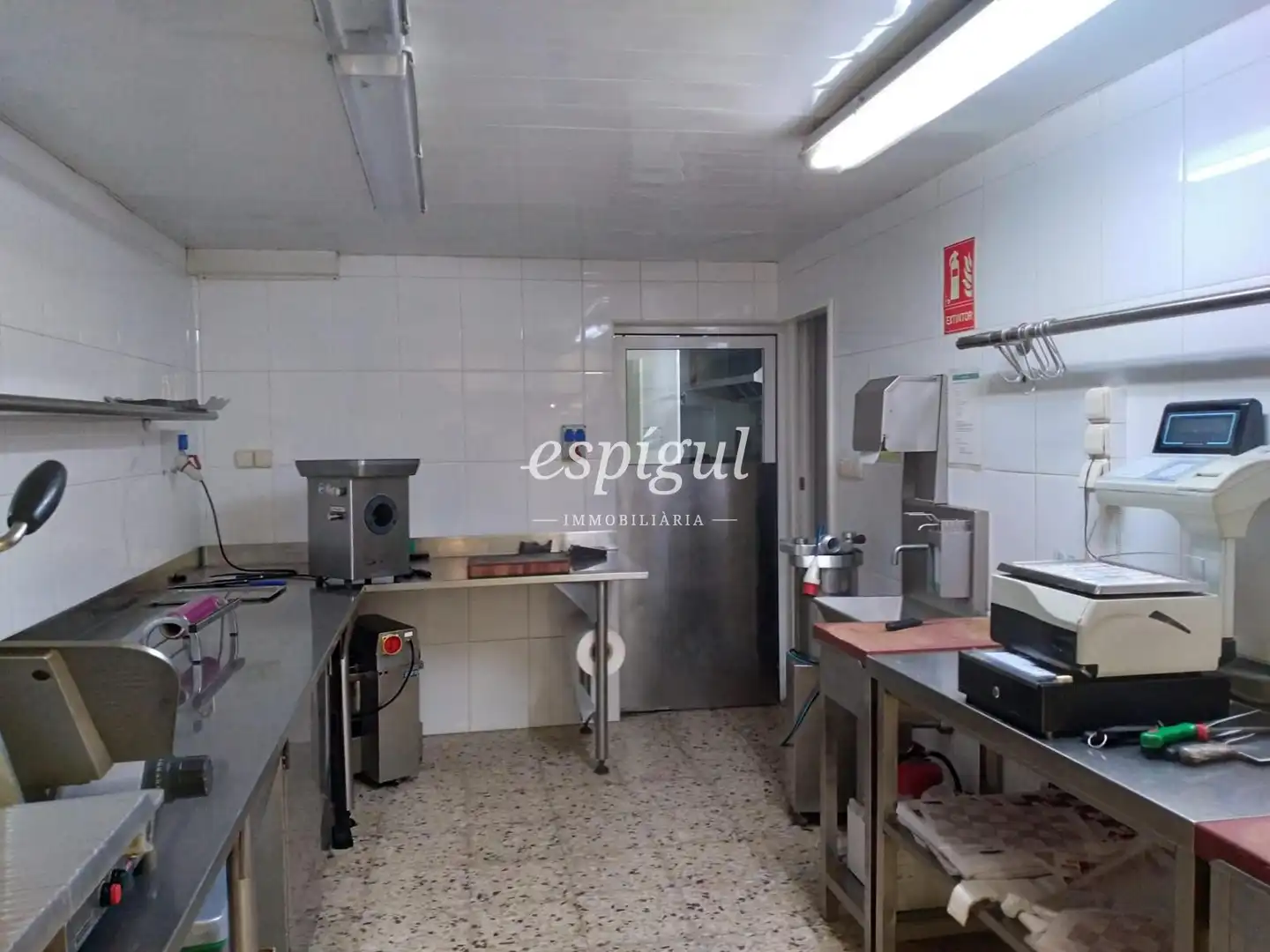 Cuina de Local en venda en Anglès amb Aire condicionat i Moblat
