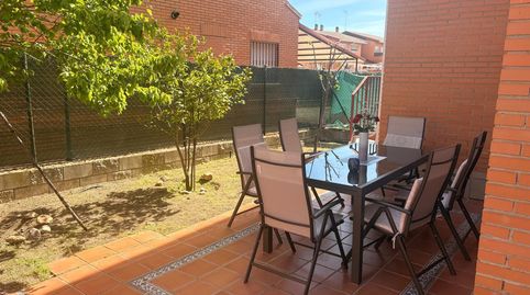 CHALET PAREADO DE DOS PLANTAS EN VILLA DEL PRADO