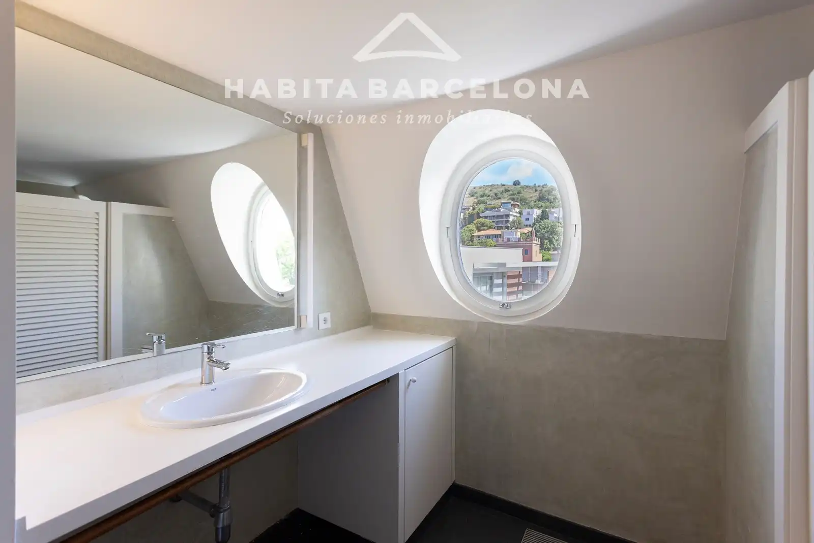 Bany de Casa o xalet de lloguer en Barcelona amb Aire condicionat, Calefacció i Jardí privat