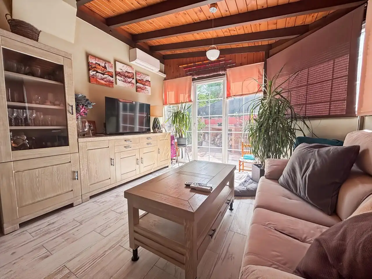 Sala d'estar de Casa adosada en venda en Moralzarzal amb Aire condicionat, Calefacció i Jardí privat
