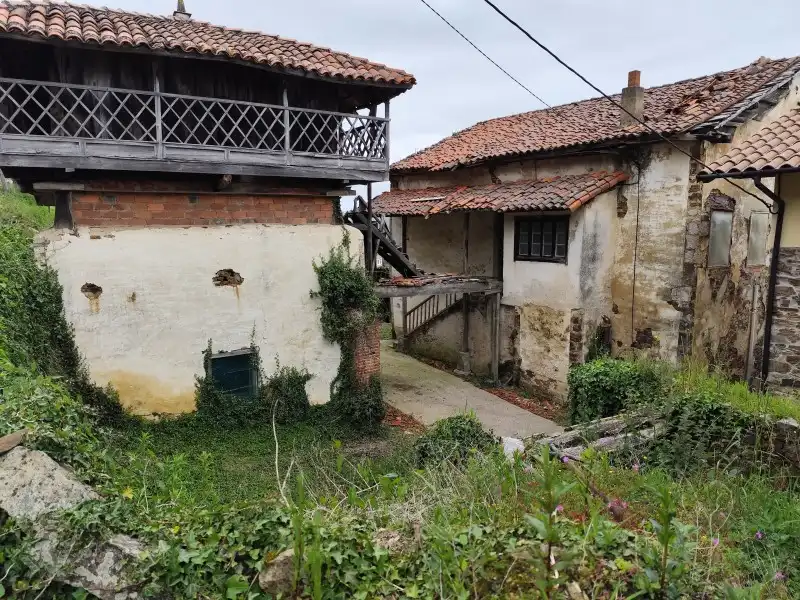 Casa rústica en venda a Salas