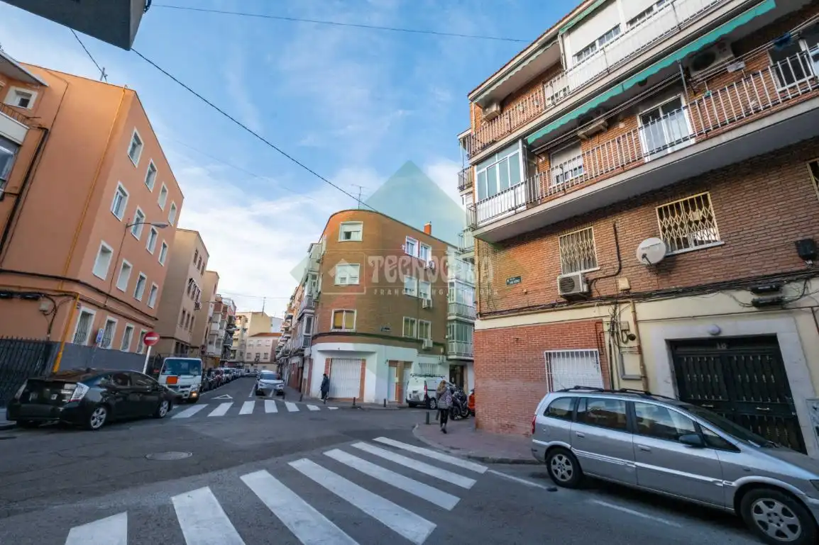 Vista exterior de Piso en venta en Madrid con Calefacción y Terraza