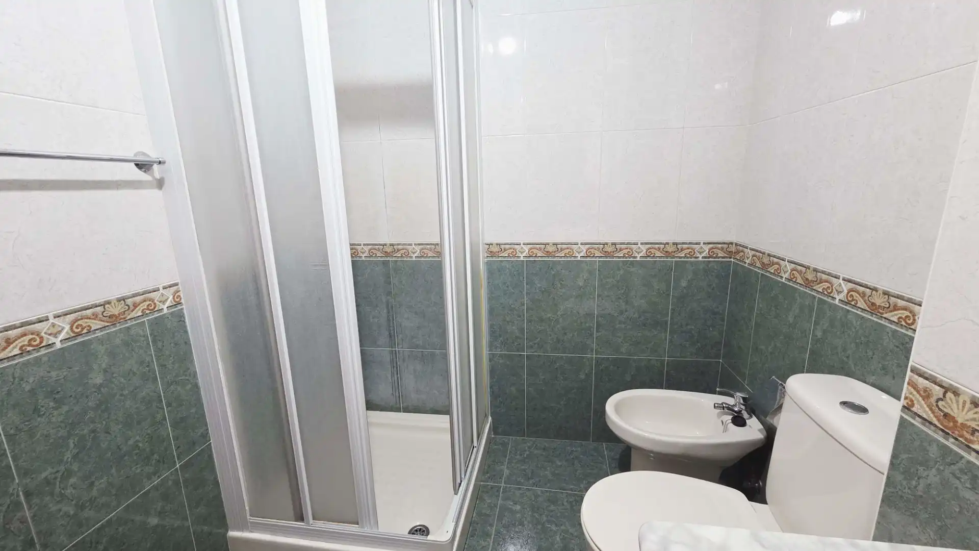 Bany de Pis en venda en Langreo amb Calefacció, Parquet i Traster