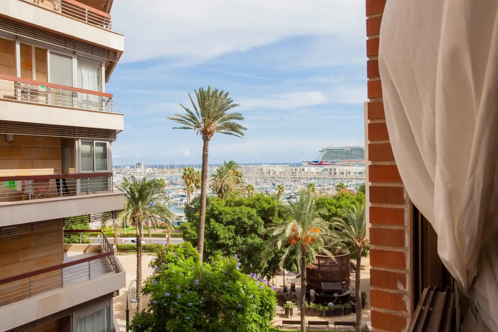 Vista exterior de Piso en venta en Alicante / Alacant con Parquet, Terraza y Balcón