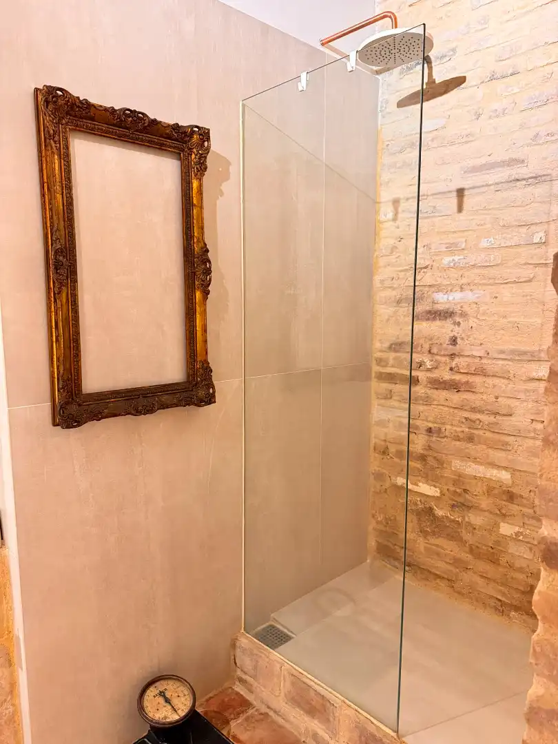 Bathroom of Flat for rent in Valencia  with Air Conditioner, Heating and Furnished