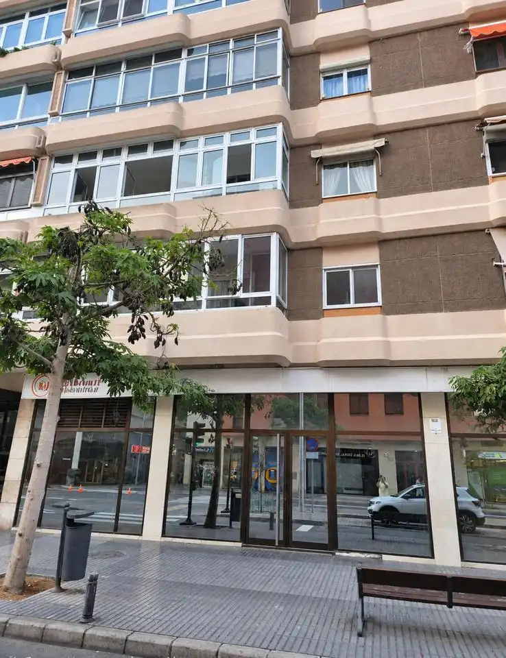Gewerbefläche zur Miete in Calle Luis Doreste Silva 24, imagen 2