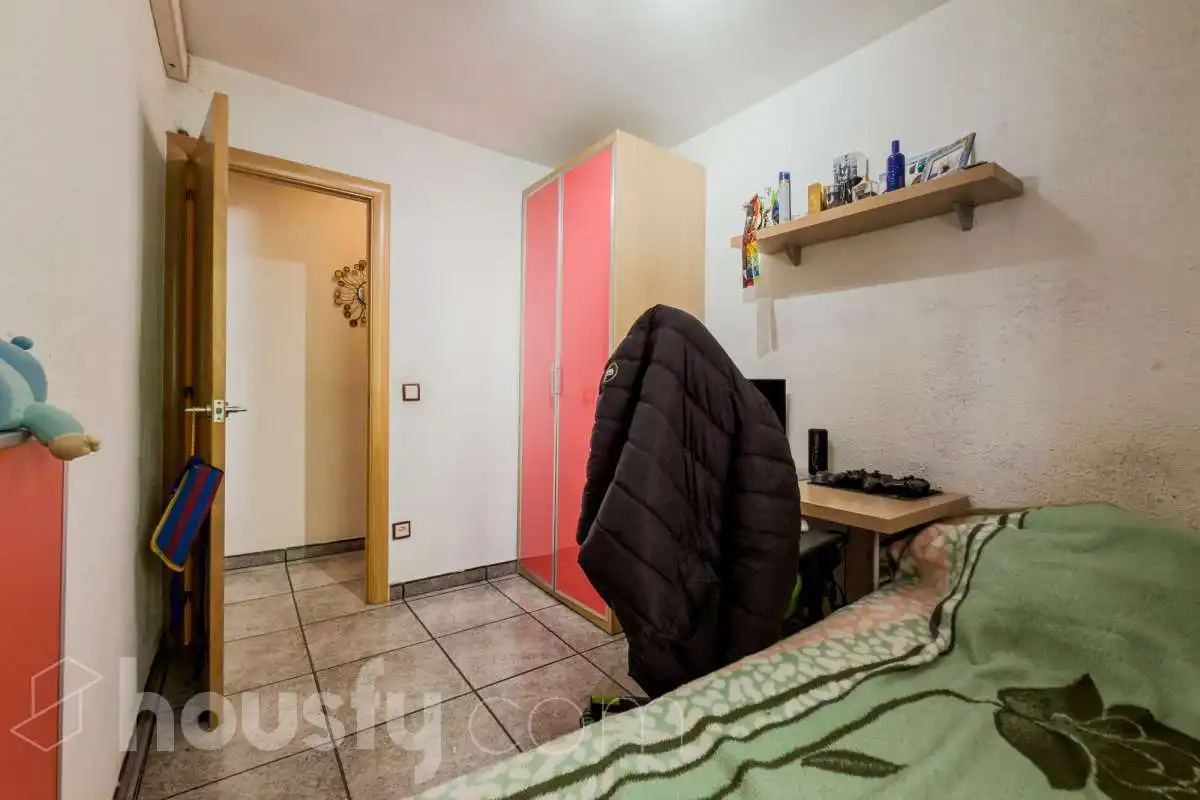 Habitación de Piso en venta en Sant Adrià de Besòs con Amueblado y Balcón