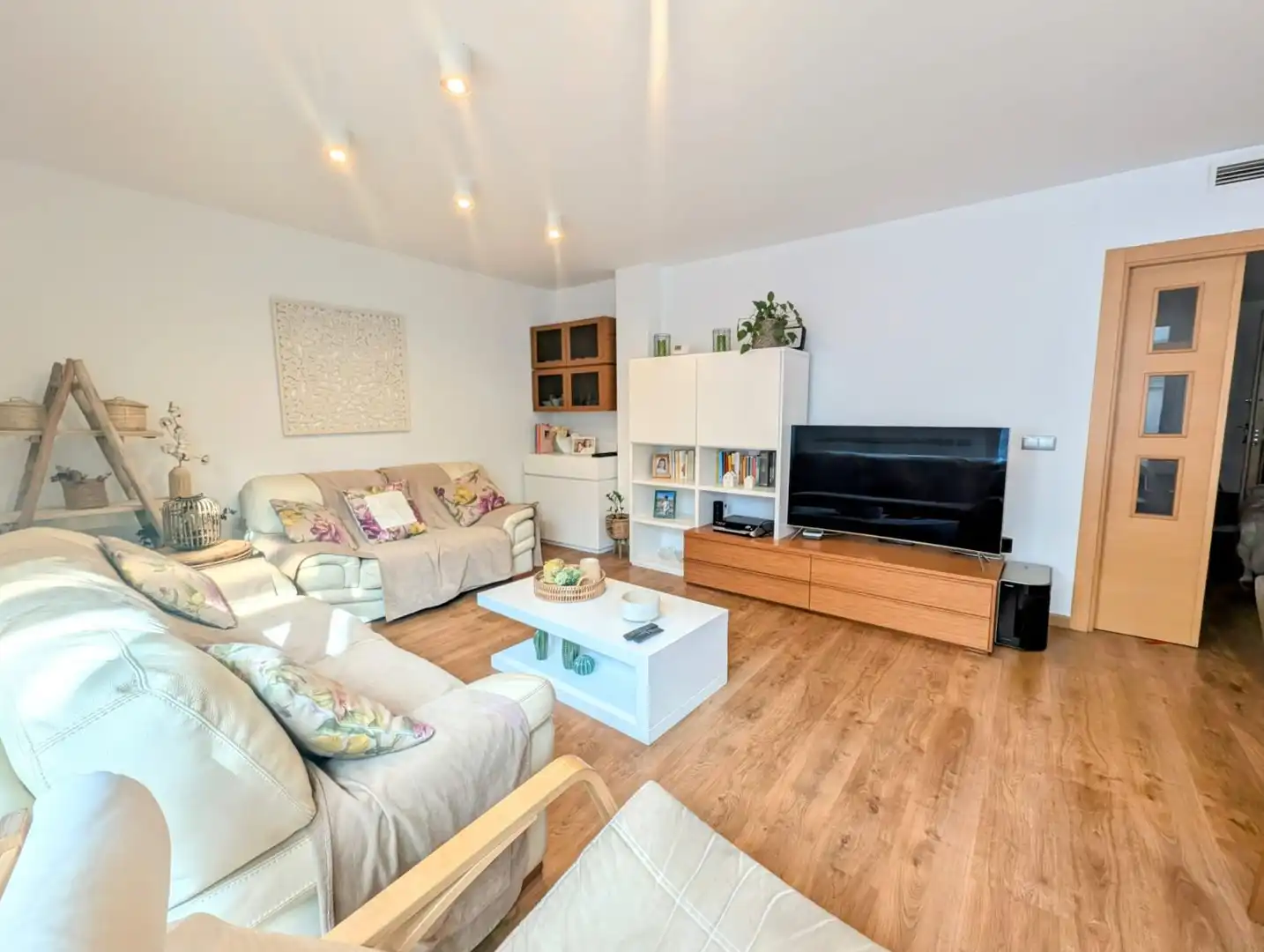 Sala de estar de Casa adosada en venta en Castellón de la Plana / Castelló de la Plana con Aire acondicionado, Calefacción y Terraza
