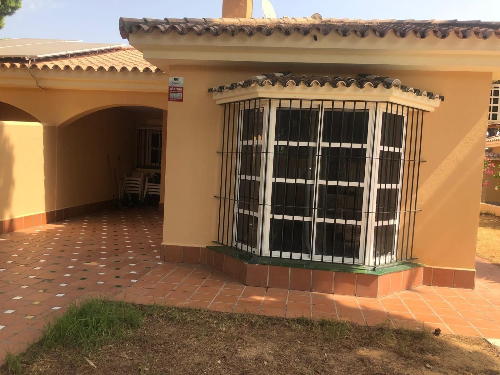 Exterior view of House or chalet for sale in Chiclana de la Frontera