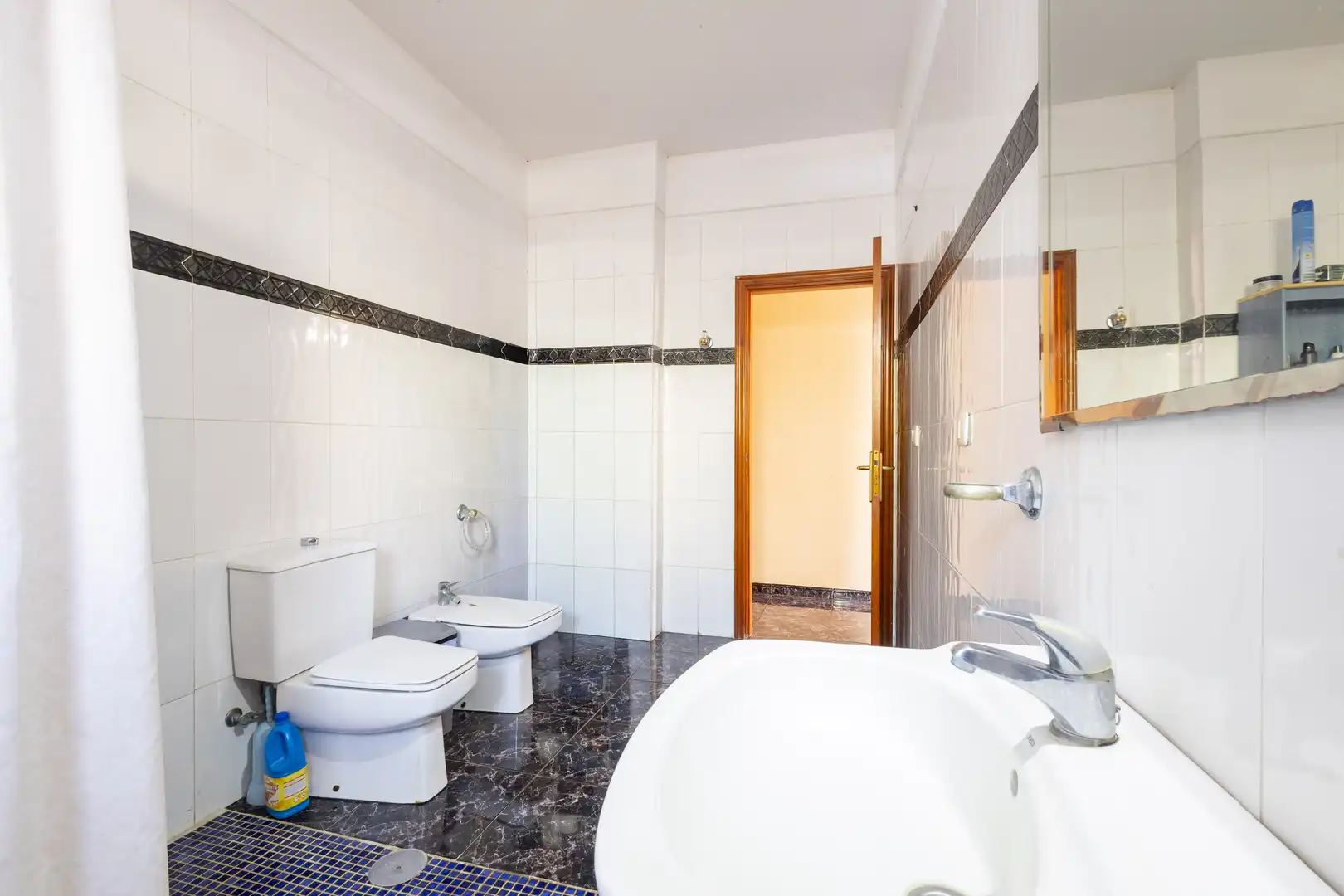 Badezimmer von Einfamilien-Reihenhaus zum Verkauf in Los Realejos mit Privatgarten, Terrasse und Abstellraum