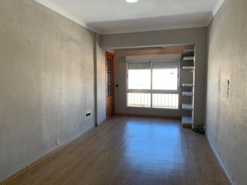 Dormitori de Pis en venda en Lucena amb Aire condicionat i Balcó