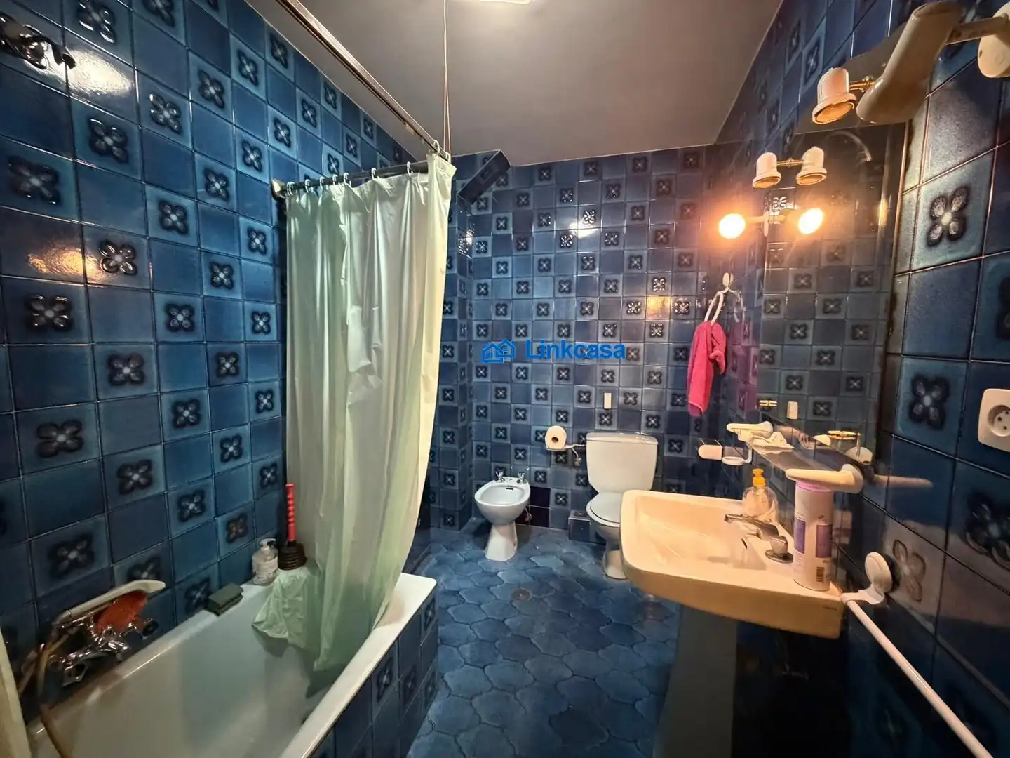 Bathroom of Buildings for sale in Madrid