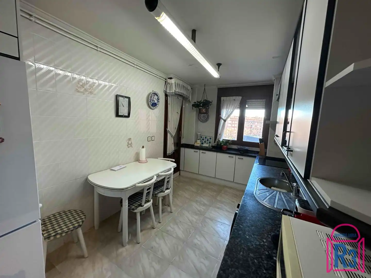 Kitchen of Flat for rent in León Capital   with Heating, Terrace and Storage room