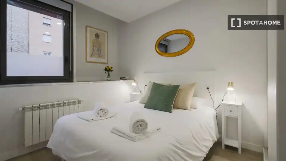 Bedroom of Flat for rent in Madrid  with Air Conditioner, Heating and Furnished