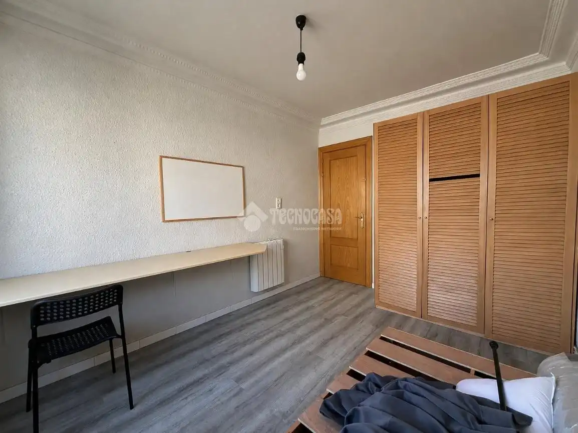 Habitación de Piso en venta en Zaragoza con Calefacción y Amueblado