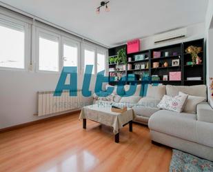 Sala d'estar de Àtic en venda en  Madrid Capital amb Aire condicionat i Moblat