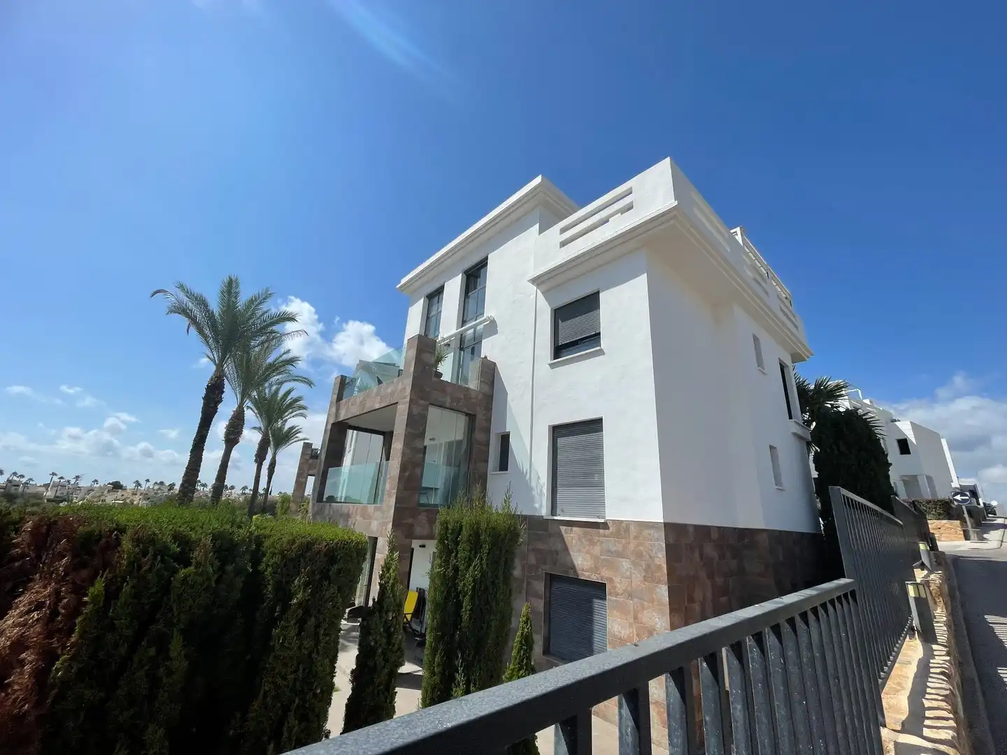 Vista exterior de Ático en venta en Orihuela con Terraza y Piscina comunitaria