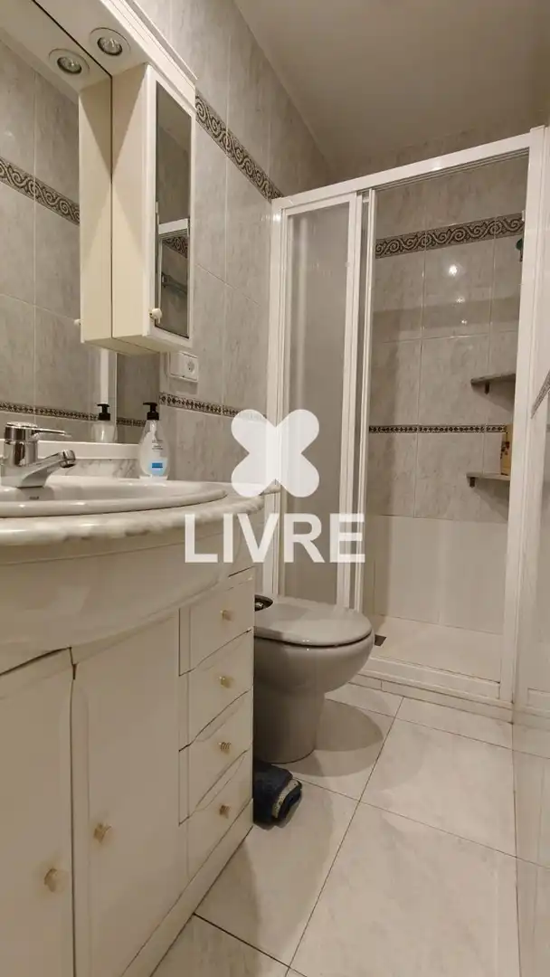 Baño de Piso en venta en Barcelona con Calefacción y Balcón