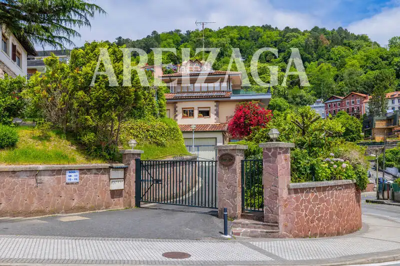 Vista exterior de Casa o chalet en venta en Donostia - San Sebastián  con Calefacción, Terraza y Trastero