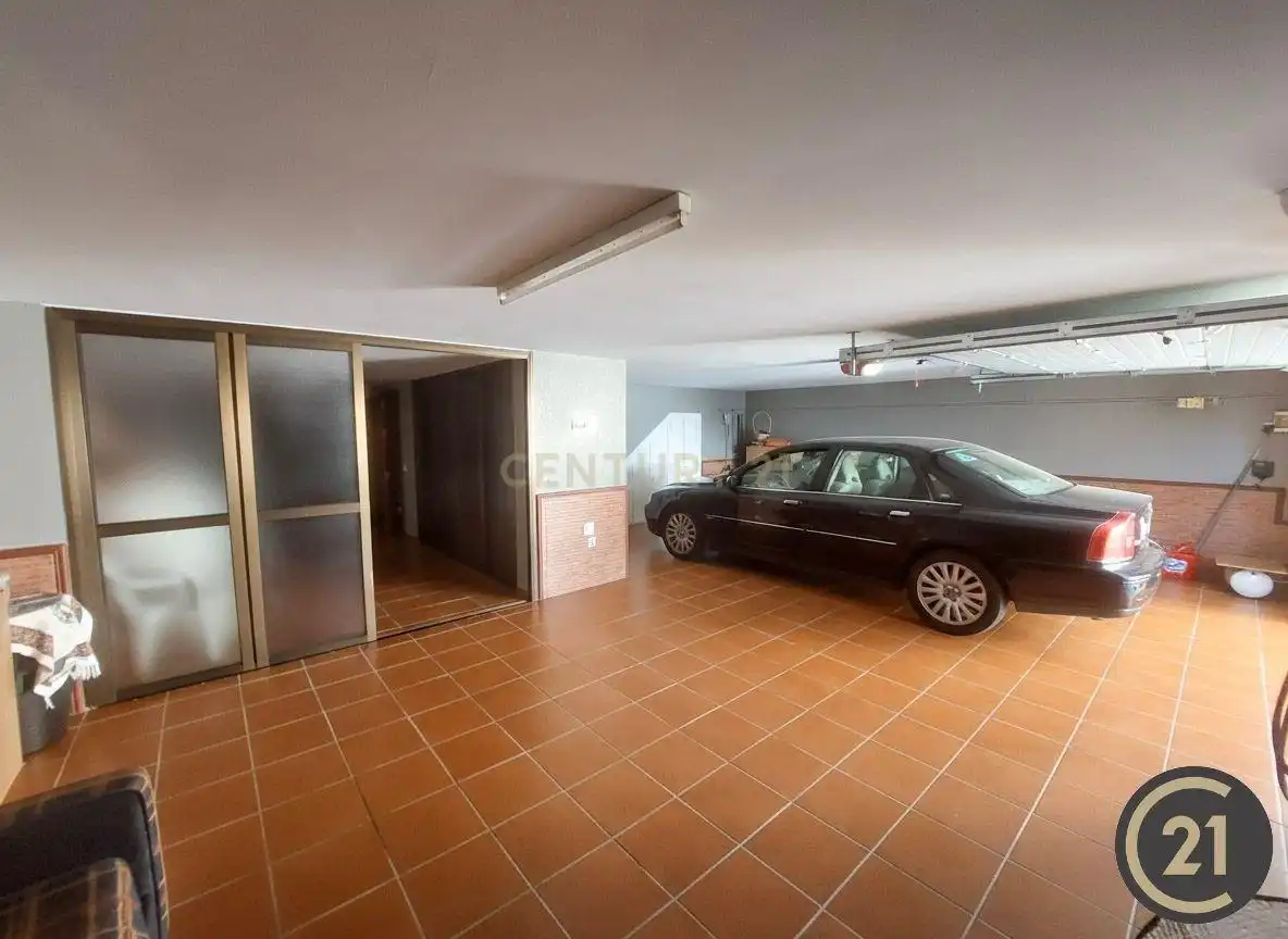 Casa o xalet en venda en Espartinas amb Aire condicionat, Jardí privat i Traster