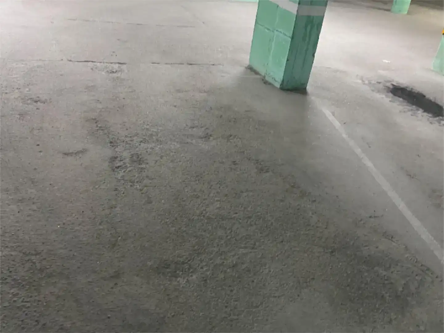 Parkplatz von Garage zum Verkauf in Cee