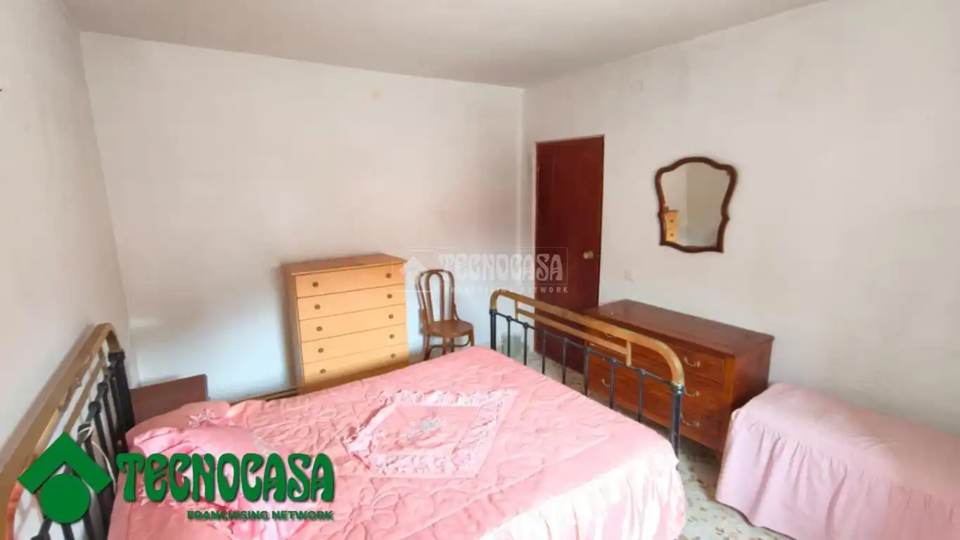 Schlafzimmer von Einfamilien-Reihenhaus zum Verkauf in La Puebla de Montalbán mit Heizung, Privatgarten und Terrasse