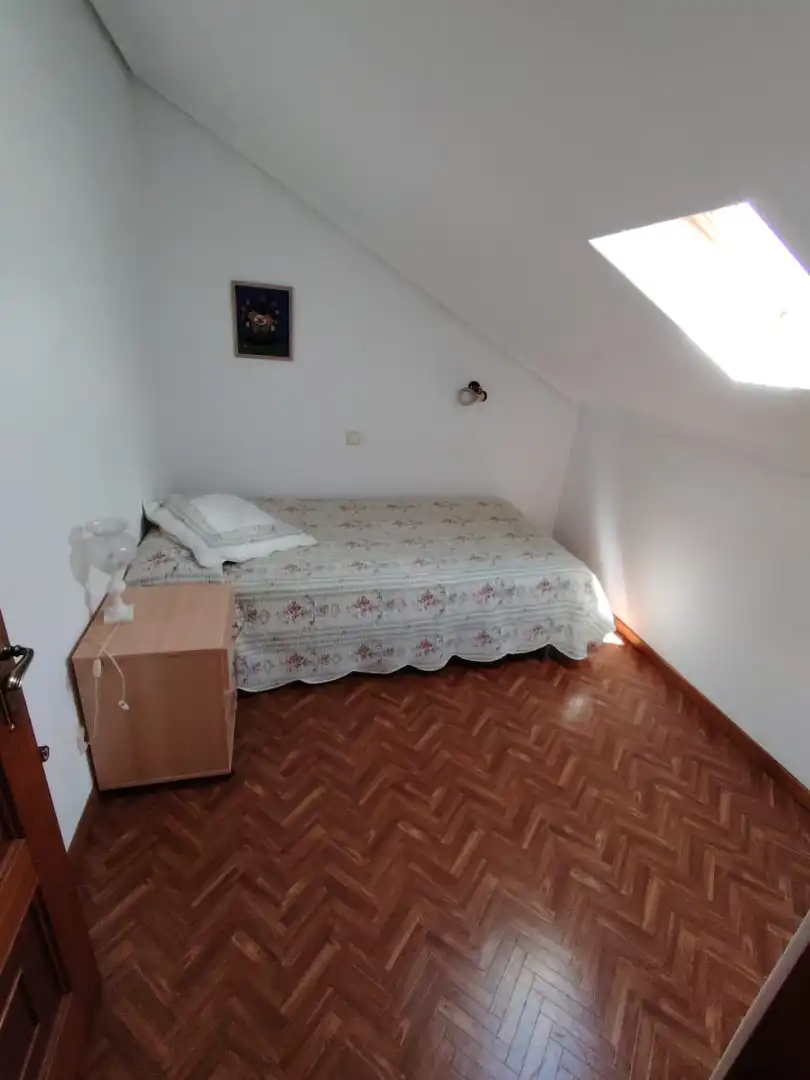 Habitación de Casa o chalet de alquiler en Oleiros con Calefacción, Jardín privado y Parquet