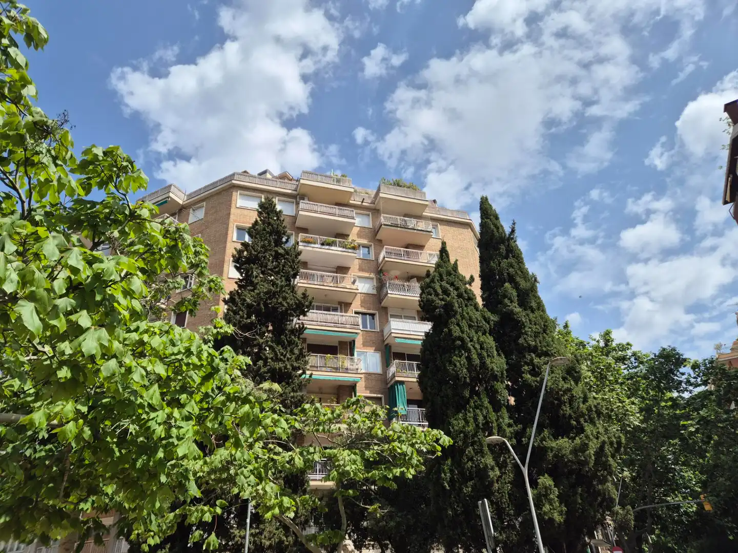 Vista exterior de Piso en venta en Barcelona con Calefacción, Horno y Balcón