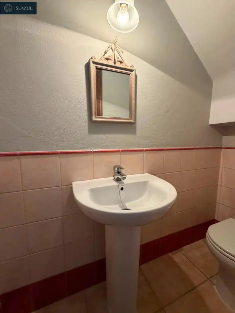 Badezimmer von Einfamilien-Reihenhaus zum Verkauf in Islantilla mit Privatgarten, Terrasse und Abstellraum