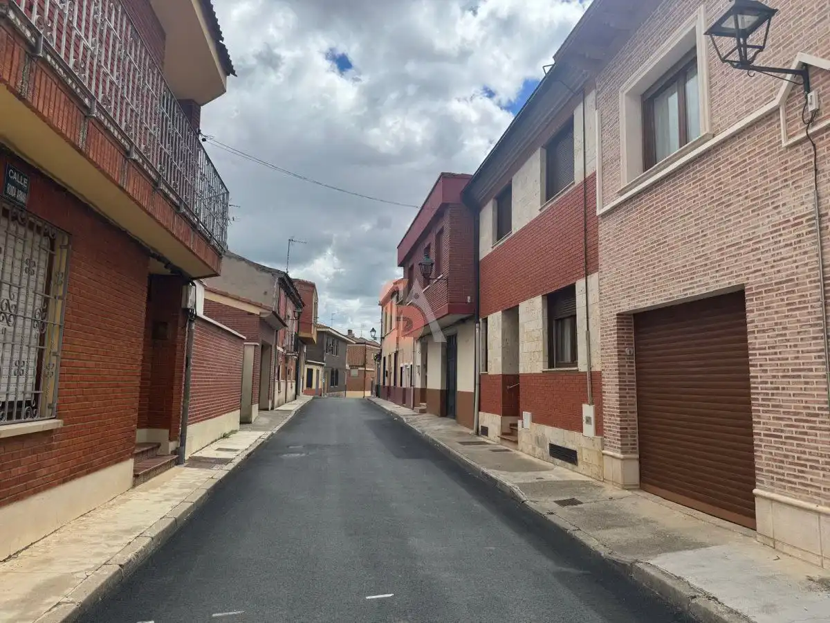 Vista exterior de Piso en venta en Cigales con Calefacción, Terraza y Trastero