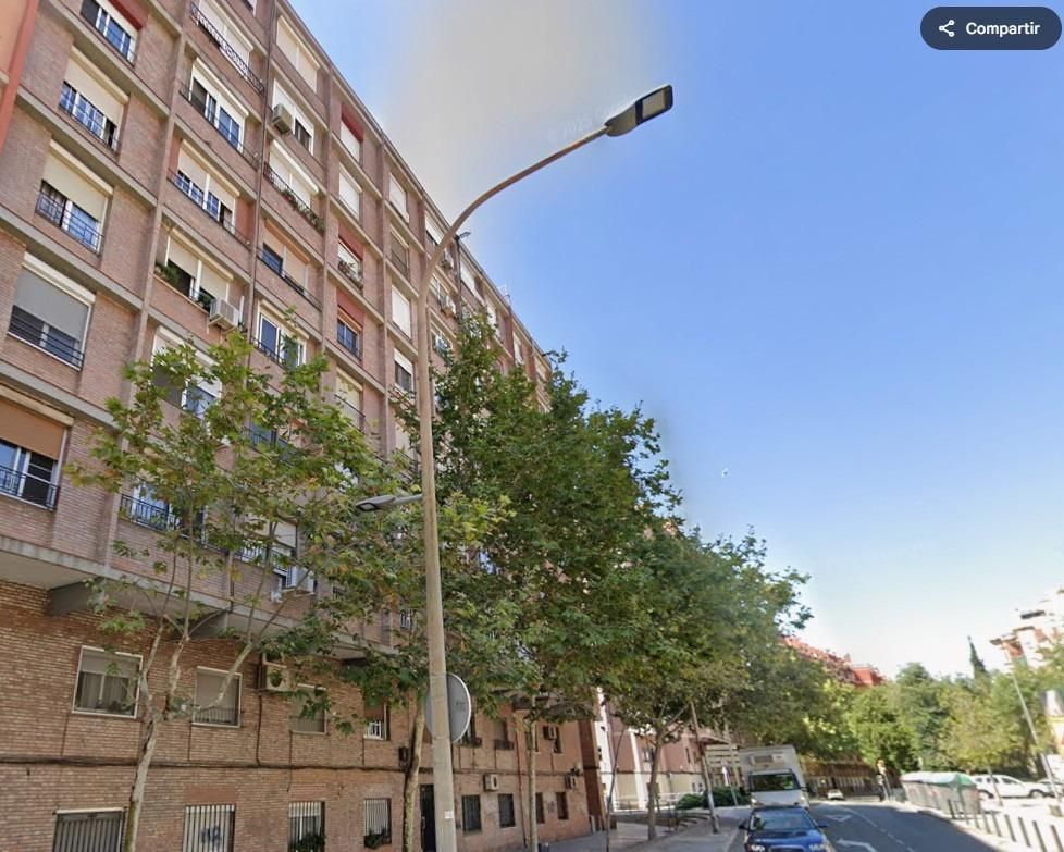 Exterior view of Flat for sale in L'Hospitalet de Llobregat  with Private garden, Terrace and Balcony