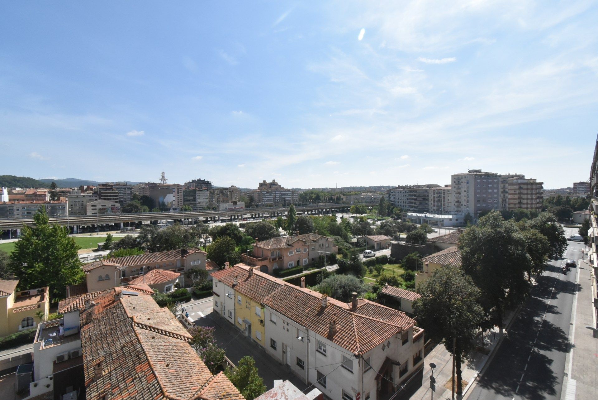 Exterior view of Flat for sale in Girona Capital  with Air Conditioner, Heating and Terrace