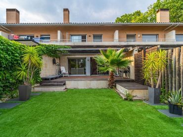 Casa amb piscina en venda a Passeig de Ronda