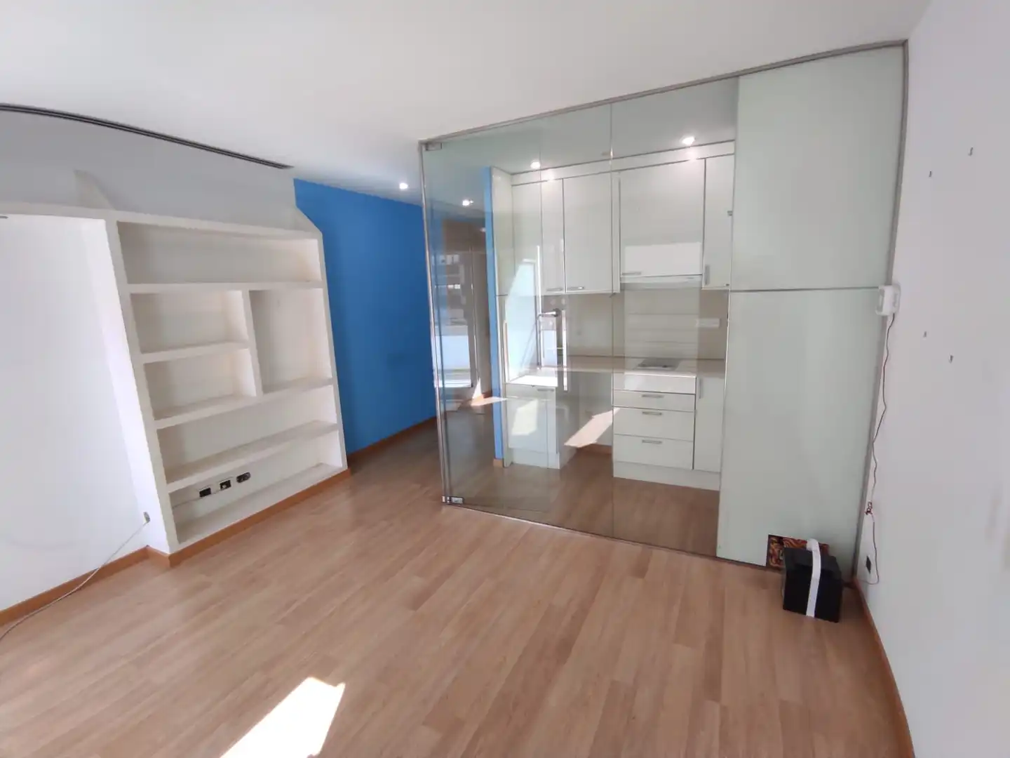Cuina de Pis en venda en Barcelona amb Parquet, Terrassa i Balcó