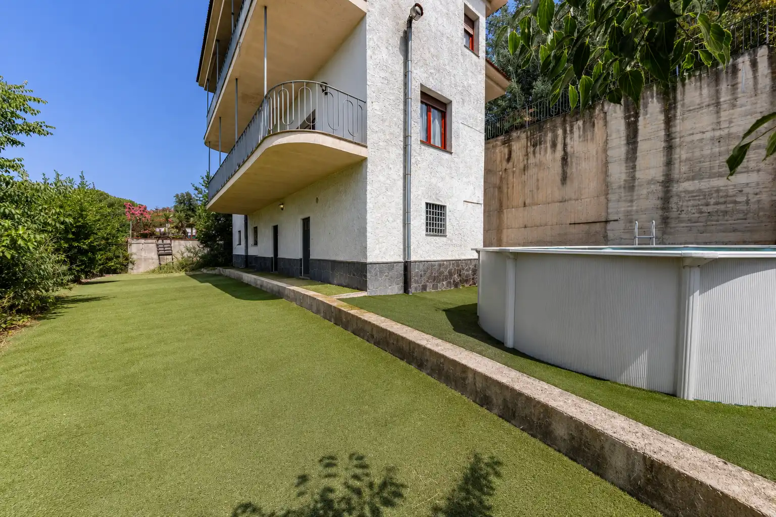 Vista exterior de Casa o chalet en venta en Llinars del Vallès con Aire acondicionado, Calefacción y Jardín privado