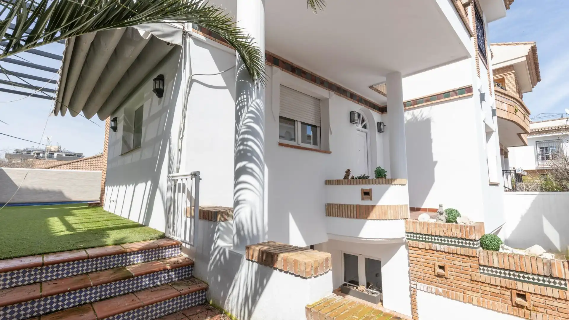 Exterior view of Houses for sale in  Granada Capital  with Air Conditioner, Terrace and Swimming Pool