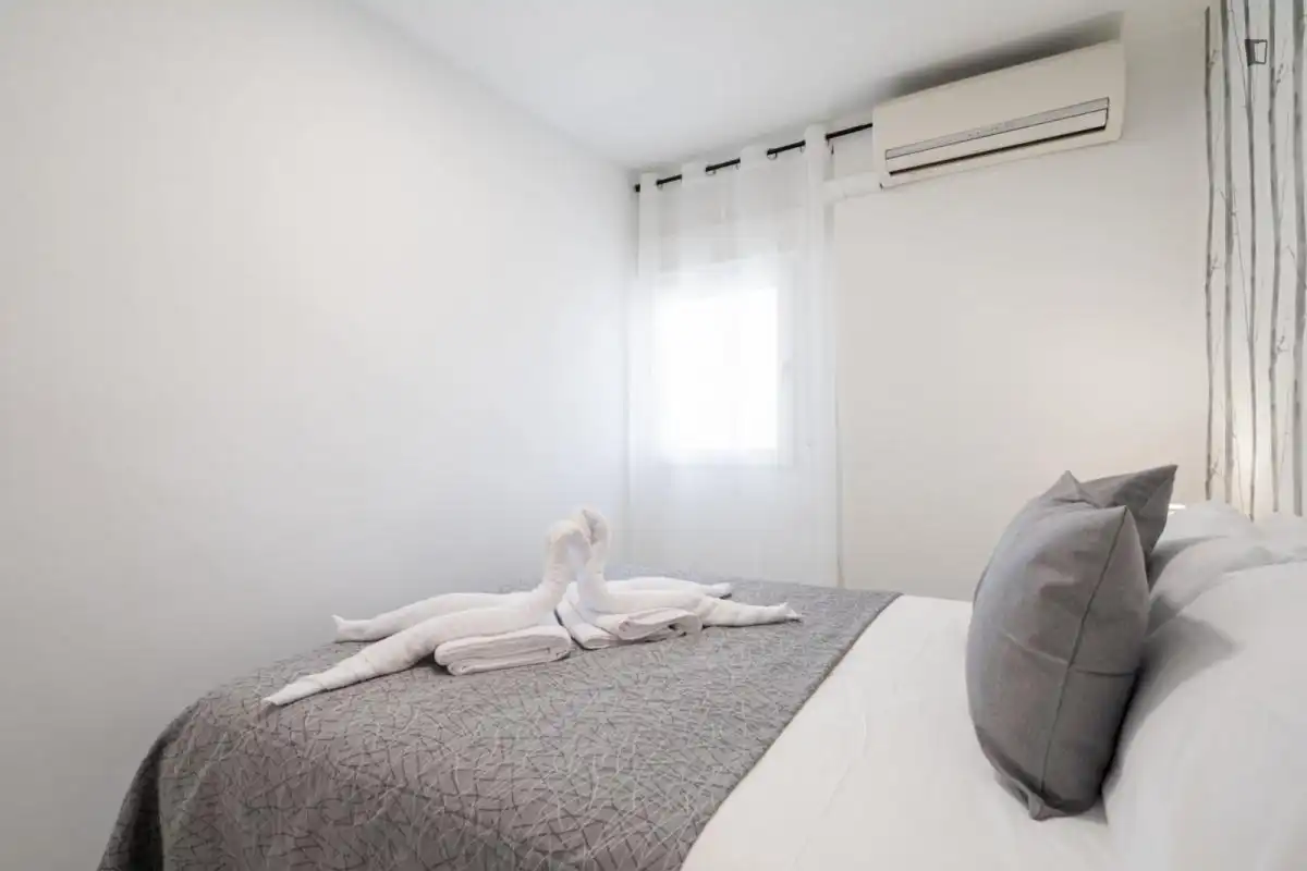 Habitación de Apartamento de alquiler en Madrid con Aire acondicionado, Amueblado y Horno