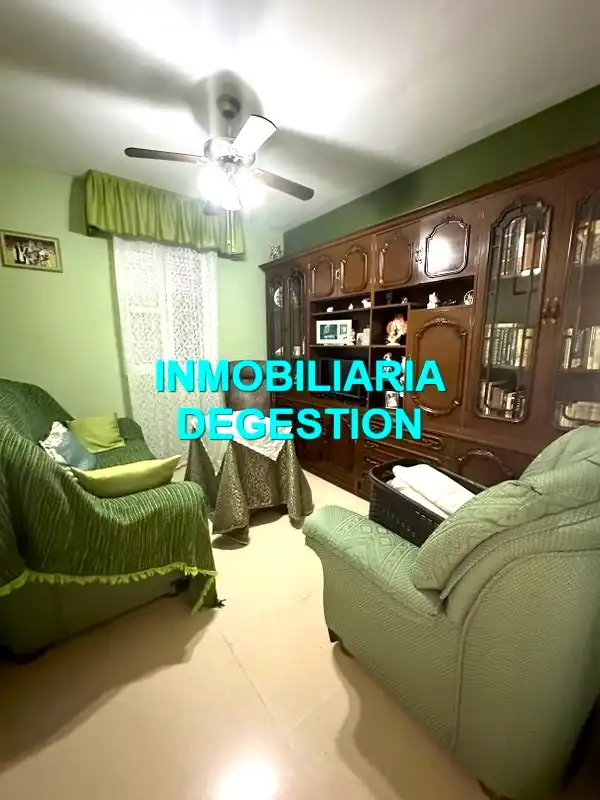 Dormitori de Casa o xalet en venda en Linares amb Aire condicionat, Calefacció i Jardí privat