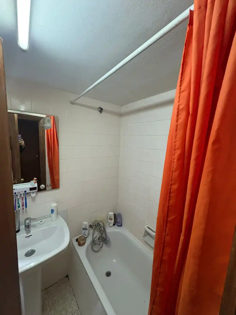 Bathroom of Flat for sale in Zaragoza  with Heating, Furnished and Oven