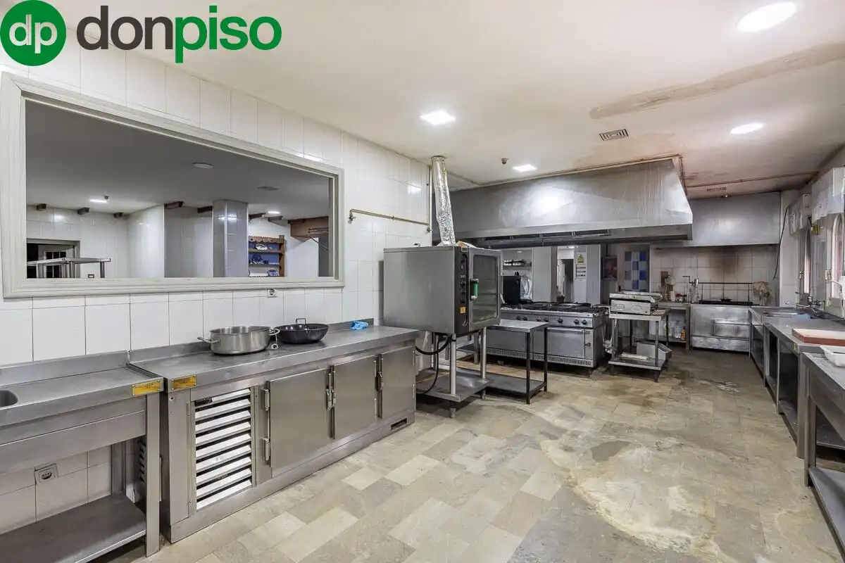 Cocina de Local en venta en Pinos Genil con Terraza