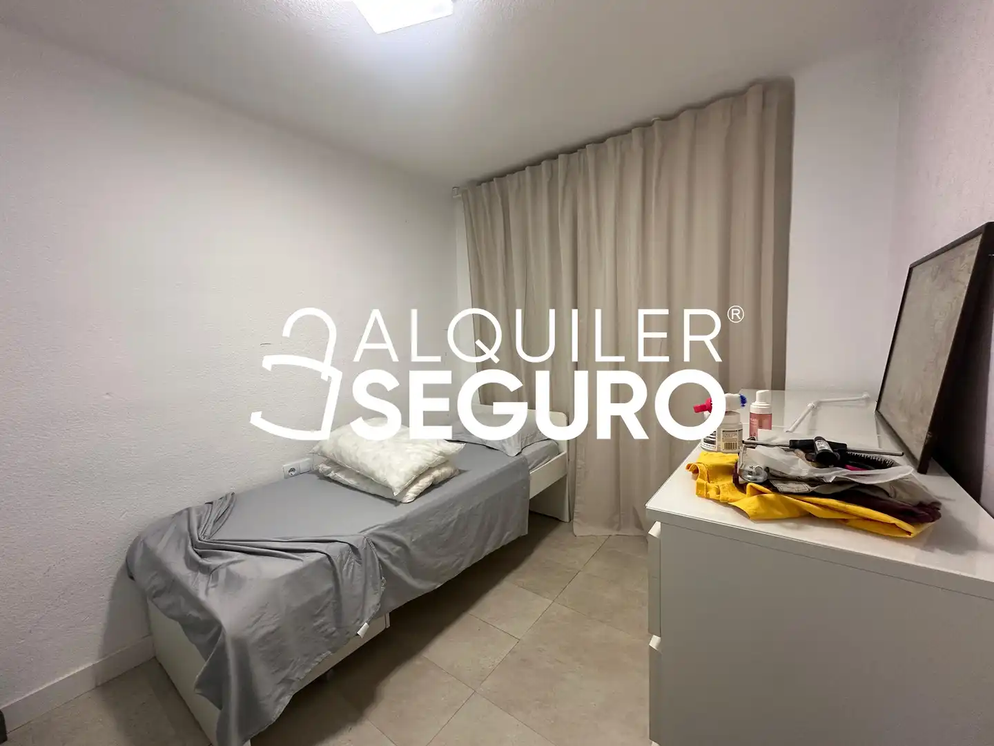 Dormitori de Pis de lloguer en Málaga amb Aire condicionat i Moblat