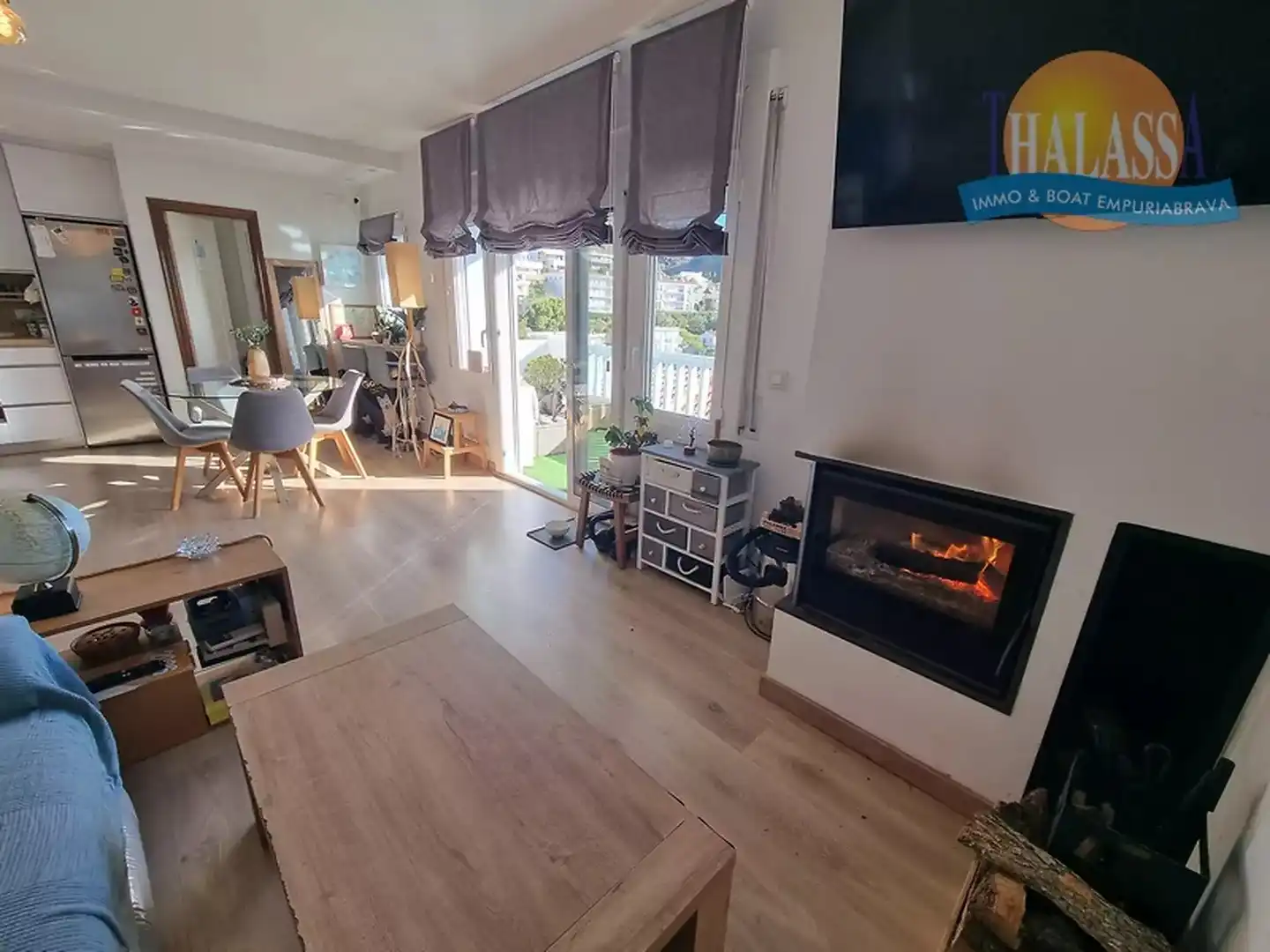 Sala d'estar de Casa adosada en venda en Roses amb Aire condicionat, Jardí privat i Terrassa