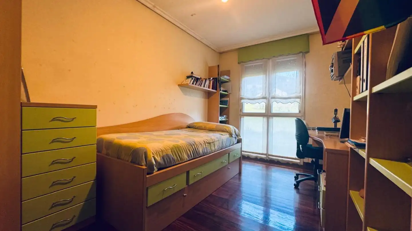 Habitación de Casa adosada en venta en Andoain con Calefacción, Jardín privado y Terraza