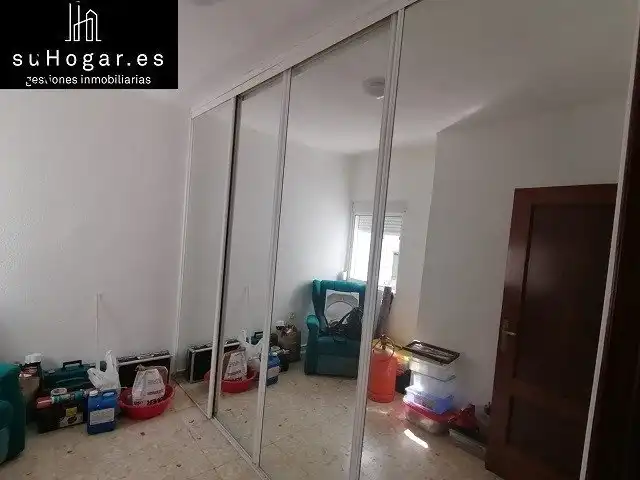 Dormitori de Pis de lloguer en Badajoz amb Aire condicionat, Moblat i Alarma