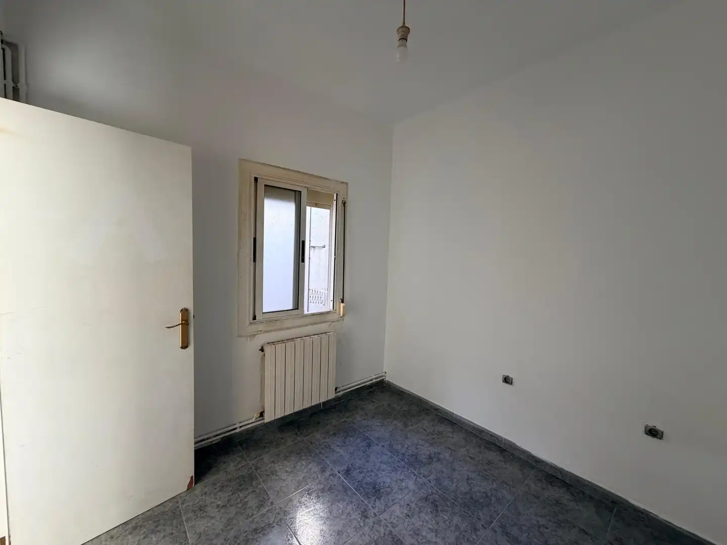 Habitación de Piso en venta en Terrassa con Balcón y Alarma