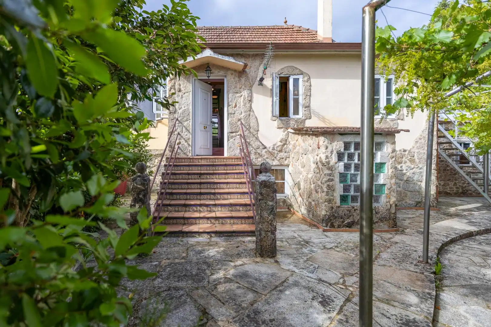 Vista exterior de Finca rústica en venda en Salvaterra de Miño amb Aire condicionat, Calefacció i Jardí privat