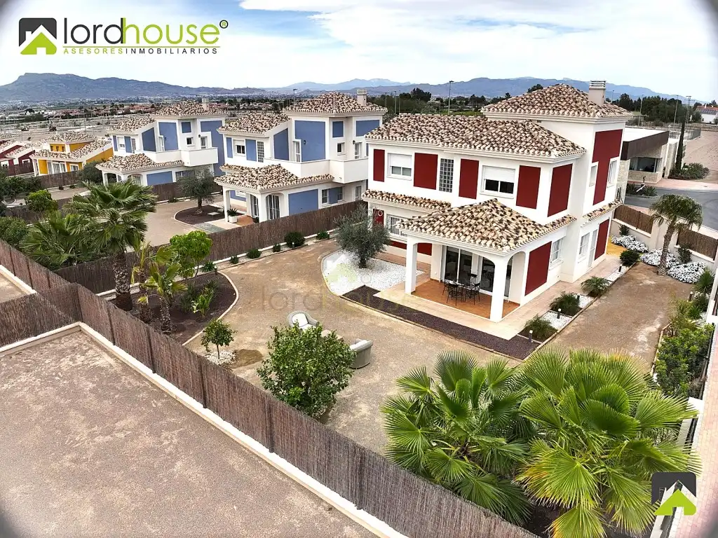 Casa en venda a Avenida Capitales De Provincia (Purias) 2T
