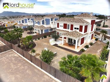 Casa en venda a Avenida Capitales De Provincia (Purias) 2T