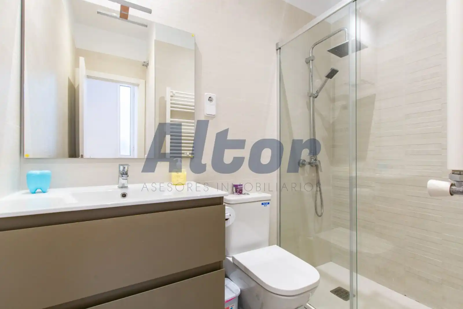 Wohnung zur Miete in DE LA MADERA, Universidad - Malasaña