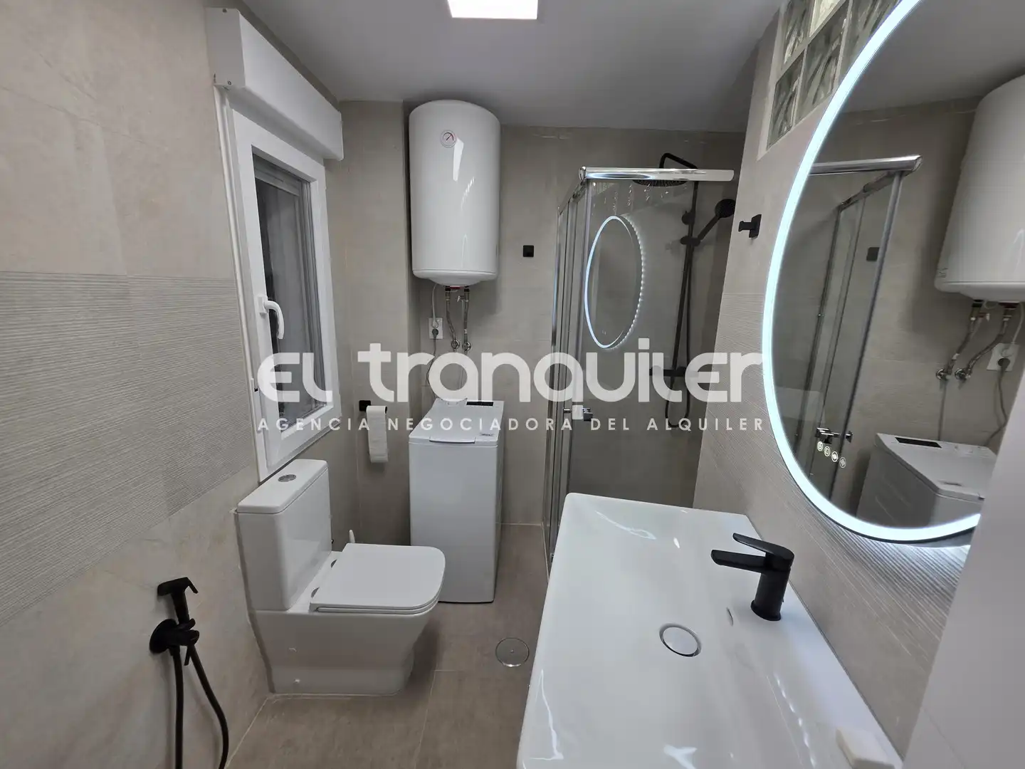 Badezimmer von Wohnung zur Miete in Madrid mit Klimaanlage, Terrasse und Möbliert
